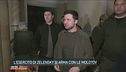 L'esercito di Zelensky si arma con le molotov