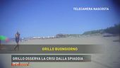 Grillo osserva la crisi dalla spiaggia