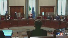 Mascherine all'aperto per altri 10 giorni