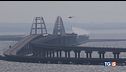 Crimea, un camion-bomba sul ponte simbolo