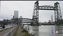 Per lo yacht di Bezos serve smontare un ponte