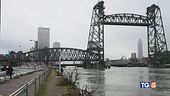 Per lo yacht di Bezos serve smontare un ponte
