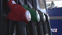 Salgono senza sosta prezzi dei carburanti