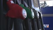 Salgono senza sosta prezzi dei carburanti