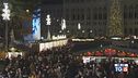 Si accendono le prime luci di Natale
