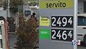 Il prezzo della benzina calerà solo da martedì