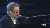 Elton John compie 75 anni