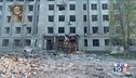 60 civili sotto le macerie di una scuola