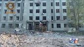 60 civili sotto le macerie di una scuola