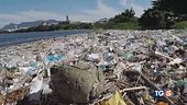 Ripescare la plastica non sarà più un reato
