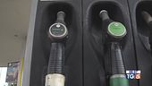 Benzina di nuovo sopra i 2 euro
