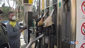 Benzina a 2 euro, rincari a catena