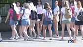 Accerchiate dal branco: ridevano e ci toccavano
