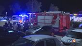 Vuole salvare il figlio muoiono sotto un treno