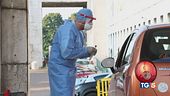 Più tamponi e casi ma meno ricoveri