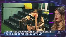 GF Vip, il bacio infuocato tra Delia e Soleil