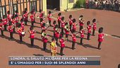Londra, il saluto militare per la regina