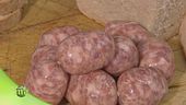 La lavorazione delle salsicce e del salame