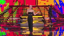 Articolo 31 e Michelle Hunziker in "Tranqi funky"
