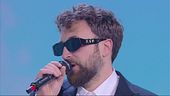 Dargen D'Amico canta "Dove si balla"