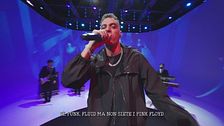 Marracash canta "Cosplayer" in apertura di puntata