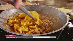 Gratin di lasagne con asparagi, pappardelle con ragù di costine e semifreddo alle nocciole