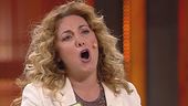 La concorrente Teresa dedica un brano a Paolo Bonolis