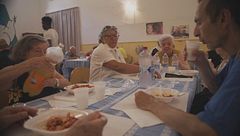 Come Sant'Egidio aiuta concretamente e quotidianamente gli anziani