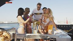 Un pomeriggio di fuoco sullo yacht