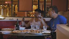 Pio e Amedeo nel ristorante di Marco Verratti