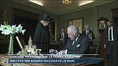 Carlo III, problemi con la penna a Belfast