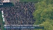 Londra, lunghe code per omaggiare la Regina