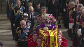 Elisabetta II, l'ultimo saluto della famiglia