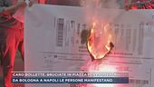 Caro bollette, bruciate in piazza per protesta