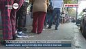Milano, la gente in coda al "Pane quotidiano"