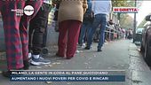 Milano, la gente in coda al "Pane quotidiano"