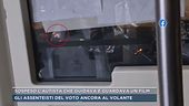 Sospeso l'autista che guidava e guardava un film