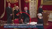 Carlo, il gesto di stizza durante la proclamazione