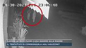 Saman, al buio fuori casa insieme alla madre