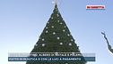 Sesto Fiorentino, albero di Natale di plastica con luci a gettone