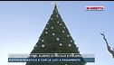Sesto Fiorentino, albero di Natale di plastica con luci a gettone