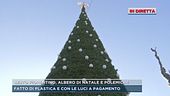 Sesto Fiorentino, albero di Natale di plastica con luci a gettone