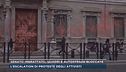 Senato imbrattato, quadri e autostrade bloccate