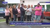 "I vicini lanciano rifiuti e bottiglie dai balconi"