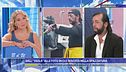 Dall'"Isola" alle foto in cui rovista nella spazzatura