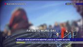Gisela viene scortata mentre lascia il campo in auto