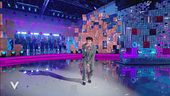 Luigi Strangis canta "Stai bene su tutto"
