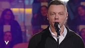 Tiziano Ferro canta "La vita splendida"