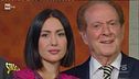 Memo Remigi, la mano "scivolosa" su Jessica Morlacchi