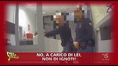Borseggiatrici: ecco come comportarsi quando si colgono con le mani nella borsa